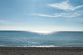 Golden Tides Seaside Retreat in Saint Leonards