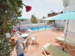 2 Bed Villa - Sleeps 5 - Private Pool & Garden