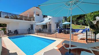 2 Bed Villa - Sleeps 5 - Private Pool & Garden