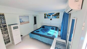 2 Bed Villa - Sleeps 5 - Private Pool & Garden