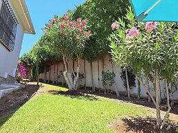 2 Bed Villa - Sleeps 5 - Private Pool & Garden