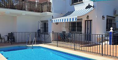 2 Bed Villa - Sleeps 5 - Private Pool & Garden