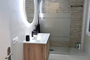 2 Bed Villa - Sleeps 5 - Private Pool & Garden