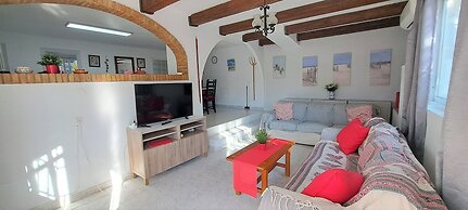 2 Bed Villa - Sleeps 5 - Private Pool & Garden