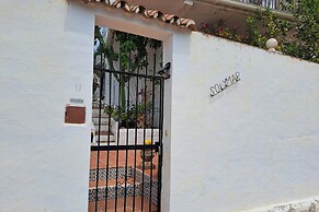 2 Bed Villa - Sleeps 5 - Private Pool & Garden