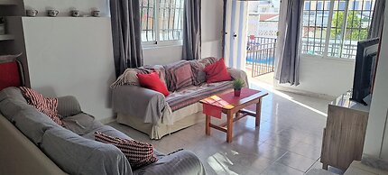 2 Bed Villa - Sleeps 5 - Private Pool & Garden