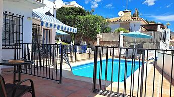 2 Bed Villa - Sleeps 5 - Private Pool & Garden