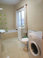 2 Bed Villa - Sleeps 5 - Private Pool & Garden