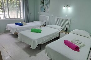 2 Bed Villa - Sleeps 5 - Private Pool & Garden