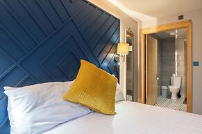 Ewings Bar & Self-Catering Accommodation