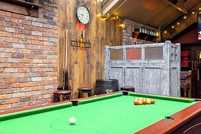 Ewings Bar & Self-Catering Accommodation