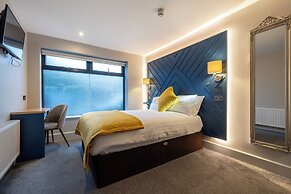 Ewings Bar & Self-Catering Accommodation