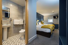 Ewings Bar & Self-Catering Accommodation