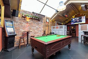 Ewings Bar & Self-Catering Accommodation