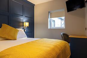 Ewings Bar & Self-Catering Accommodation