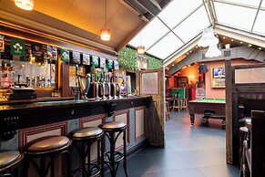 Ewings Bar & Self-Catering Accommodation