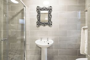 Ewings Bar & Self-Catering Accommodation