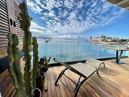 Surfer Caravan Gastro Pub and Suites