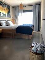 Surfer Caravan Gastro Pub and Suites