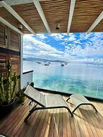 Surfer Caravan Gastro Pub and Suites