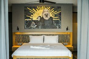 Surfer Caravan Gastro Pub and Suites