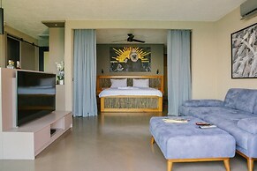 Surfer Caravan Gastro Pub and Suites