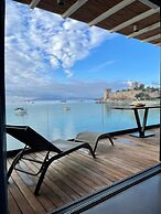 Surfer Caravan Gastro Pub and Suites