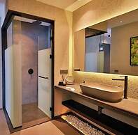 Surfer Caravan Gastro Pub and Suites