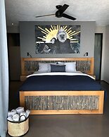 Surfer Caravan Gastro Pub and Suites