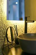 Surfer Caravan Gastro Pub and Suites