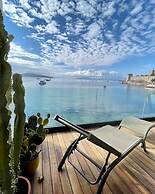 Surfer Caravan Gastro Pub and Suites