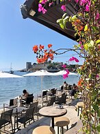 Surfer Caravan Gastro Pub and Suites