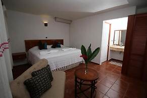 HOTEL VILLA BLANCA SUITES