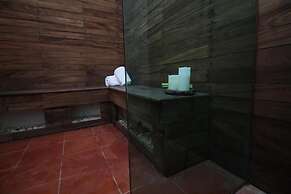 HOTEL VILLA BLANCA SUITES