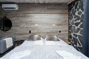 Private & Luminous Suite with lake views