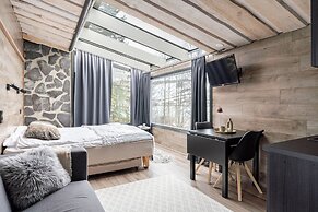 Private & Luminous Suite with lake views