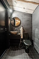 Private & Luminous Suite with lake views