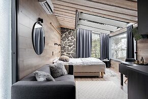 Private & Luminous Suite with lake views