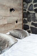 Private & Luminous Suite with lake views