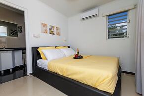 Las Palmeras Apartments