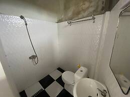 Black and Putih stay