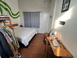 Black and Putih stay