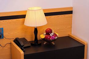 CELINA HOTLE Ninh Bình