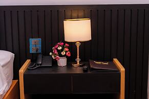 CELINA HOTLE Ninh Bình