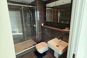 Apt Sleeps 6 With Two Bathrooms