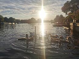 River Cabin With Mooring - From 250 Per Night