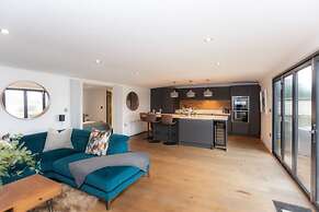 River Cabin With Mooring - From 250 Per Night