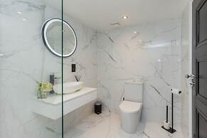 River Cabin With Mooring - From 250 Per Night