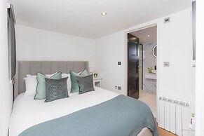 River Cabin With Mooring - From 250 Per Night