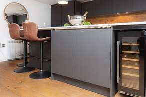 River Cabin With Mooring - From 250 Per Night